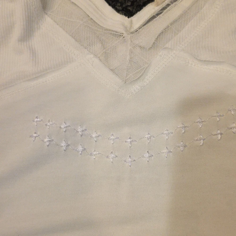 EUC POL Small White V-Neck Women's Tank Top - Picture 4 of 5